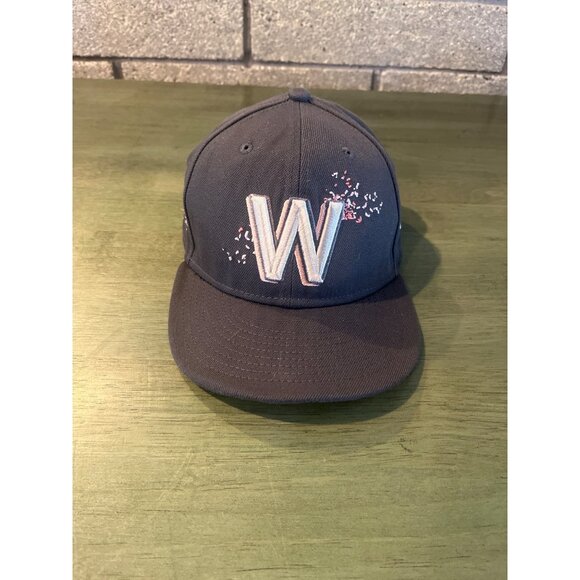 New Era 9Fifty Youth Adjustable Hat With W & Cherry Blossom Design - Picture 1 of 6